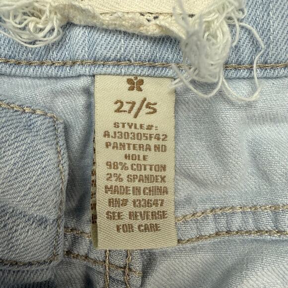 Altar’d State Women's Shorts 27/5 (29x2) Light Wash Frayed Legs Distressed - Picture 4 of 9